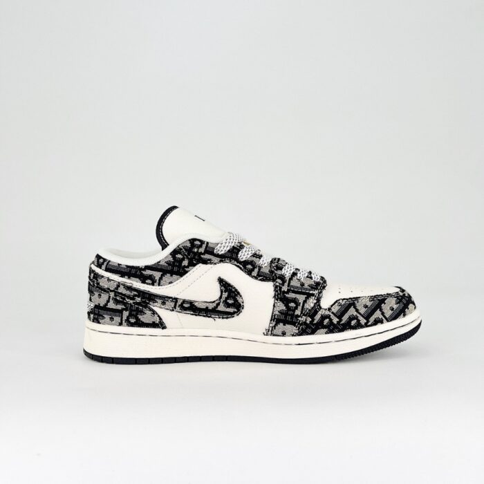 NIKE AIR JORDAN 1 RETRO LOW X DIOR WHITE BLACK - Image 3