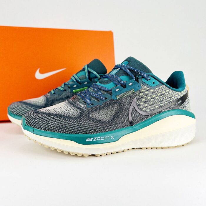 NIKE AIR ZOOM VOMERO 17 LOW DEEP JUNGLE GREEN - Image 2