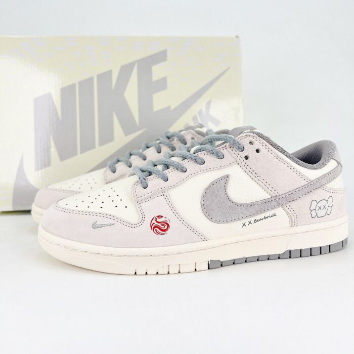 NIKE SB DUNK LOW X BEARBRICK GREY - Image 2