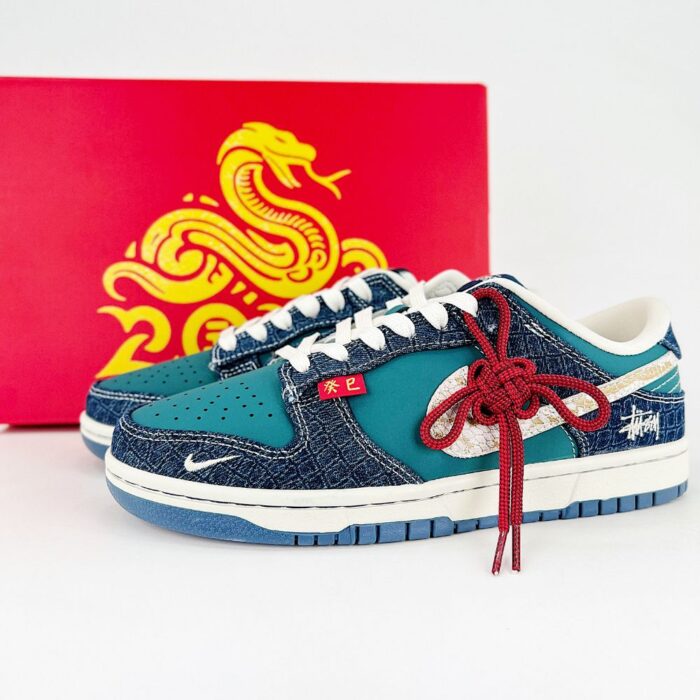 NIKE DUNK SB LOW X STUSSY LUNAR YEAR OF THE SNAKE GREEN - Image 2