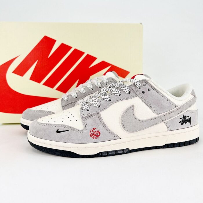 NIKE DUNK SB LOW X STUSSY GREY WHITE - Image 2