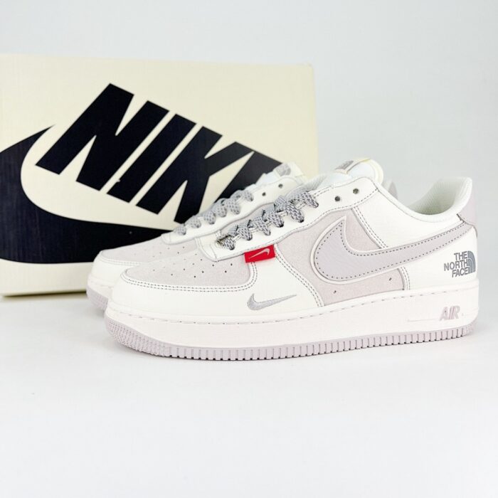 NIKE AIR FORCE 1 X THE NORTH FACE CLASSIC COLLABORATION OFF WHITE GREY - Image 2