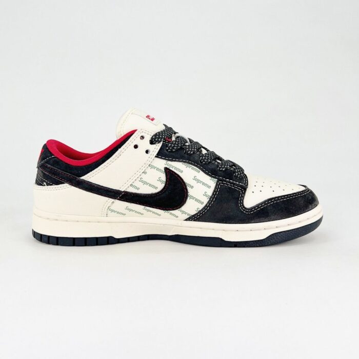 NIKE DUNK SB LOW X SUPREME BLACK WHITE RED - Image 3