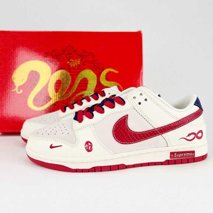 NIKE SB DUNK LOW SUPREME JOINT SNAKE YEAR LIMITED WHITE RED SNAKE PATTERN ANNIVERSARY XS1086 015 - Image 2