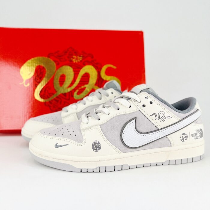 NIKE SB DUNK LOW RETRO X THE NORTH FACE SNAKE YEAR CREAM WHITE GREY DM6868 007 - Image 2