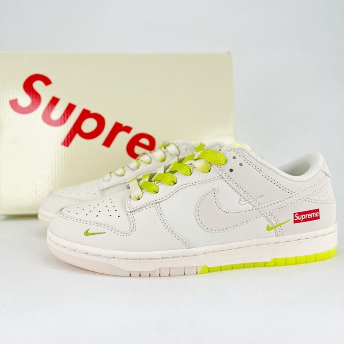 NIKE SB DUNK LOW X SUPREME WHITE LIGHT GREEN SMALL HOOKS BB8675 109 - Image 2