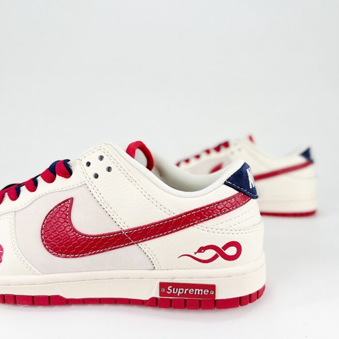 NIKE SB DUNK LOW SUPREME JOINT SNAKE YEAR LIMITED WHITE RED SNAKE PATTERN ANNIVERSARY XS1086 015 - Image 3