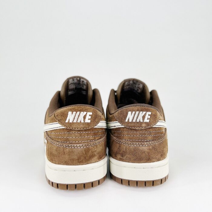 NIKE SB DUNK LOW STUSSY COLLABORATION DARK BROWN WHITE HOOK - Image 5