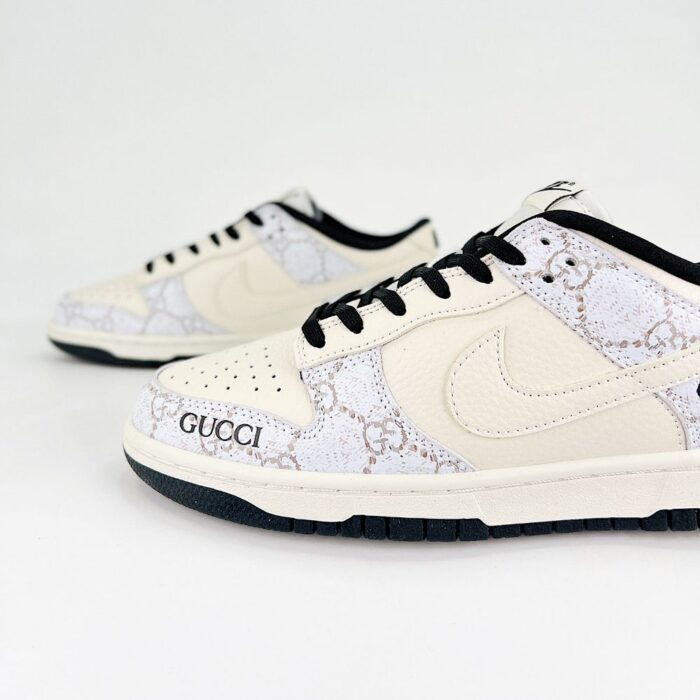 NIKE DUNK SB LOW X GUCCI MICKEY WHITE CREAM - Image 4