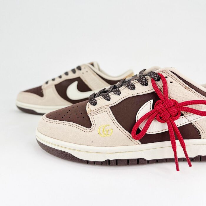 NIKE DUNK SB LOW X GUCCI LUNAR YEAR OF THE SNAKE BROWN - Image 4