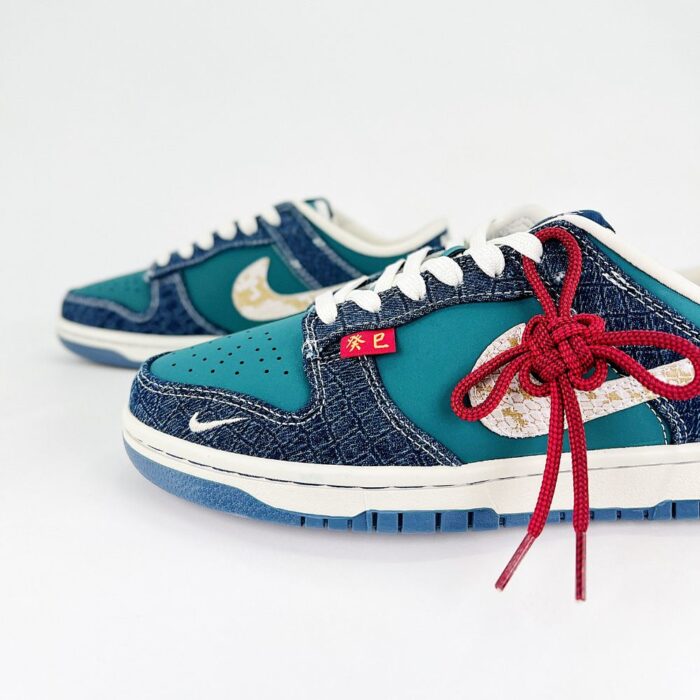 NIKE DUNK SB LOW X STUSSY LUNAR YEAR OF THE SNAKE GREEN - Image 4