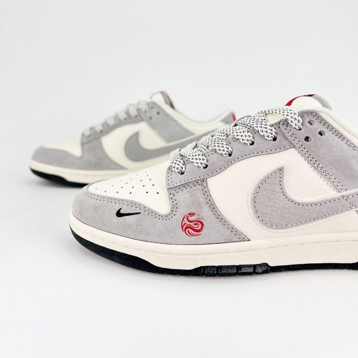 NIKE DUNK SB LOW X STUSSY GREY WHITE - Image 4