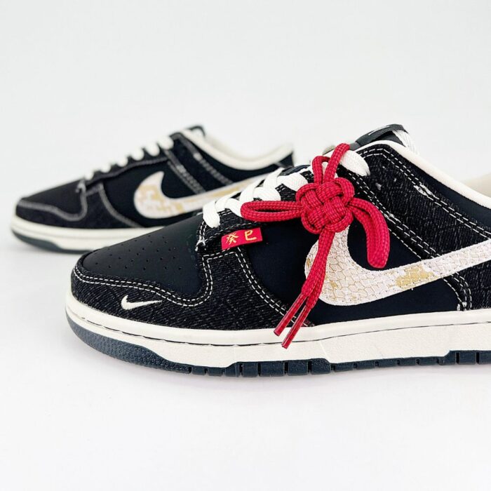 NIKE DUNK SB LOW X STUSSY YEAR OF THE SNAKE BLACK WHITE - Image 4