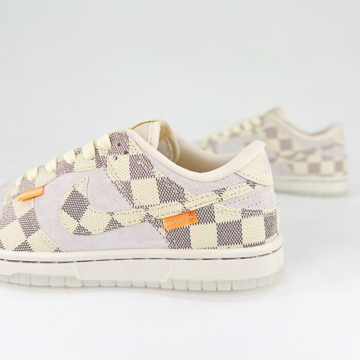 NIKE SB DUNK LOW X LOUIS VUITTON DAMIER AZUR BEIGE - Image 5