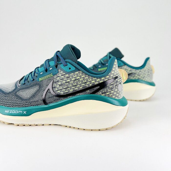 NIKE AIR ZOOM VOMERO 17 LOW DEEP JUNGLE GREEN - Image 3