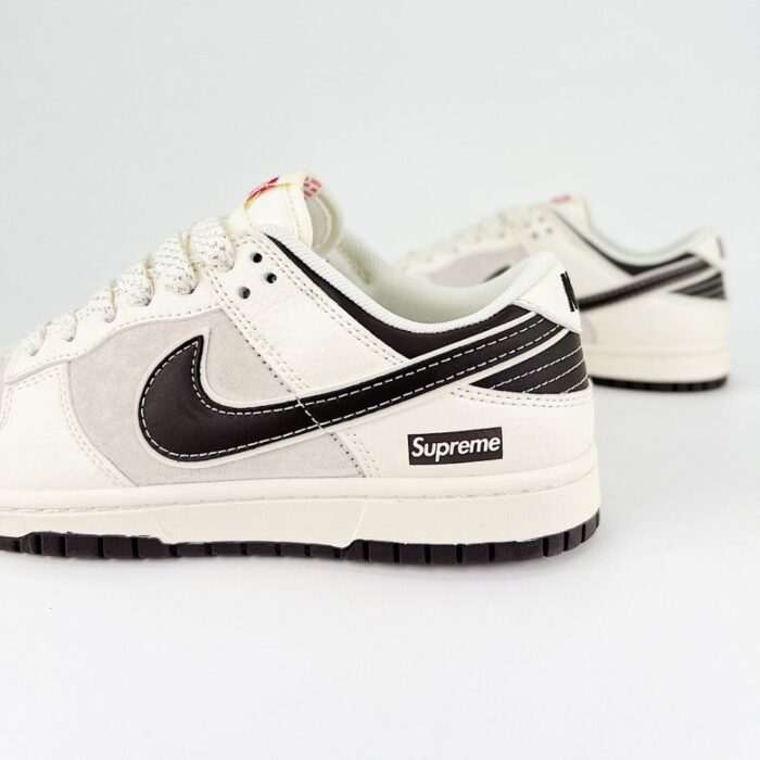 NIKE DUNK SB LOW X SUPREME BLACK BEIGE - Image 5