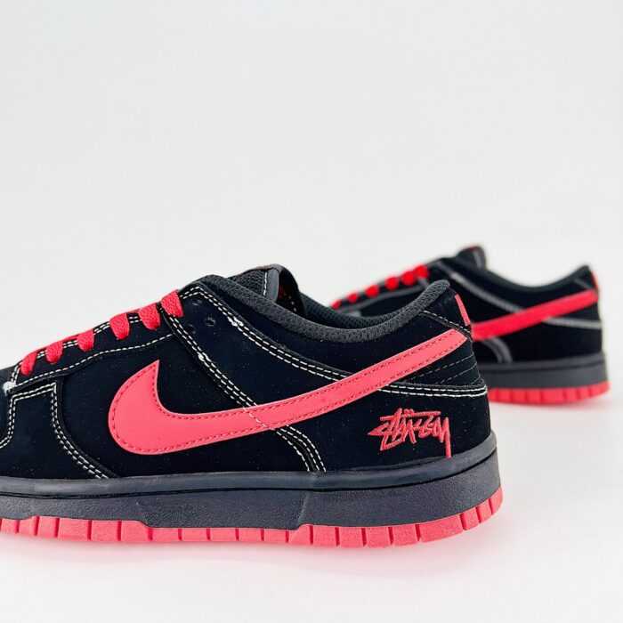 NIKE SB DUNK LOW X STUSSY BLACK RED HOOK - Image 3