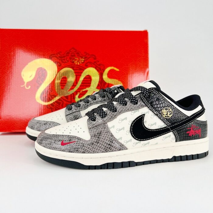 NIKE SB DUNK LOW X STUSSY SNAKE YEAR LIMITED EDITION WHITE BLACK GRAY SMALL HOOK STARS XF8698 048 - Image 2