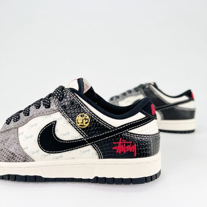 NIKE SB DUNK LOW X STUSSY SNAKE YEAR LIMITED EDITION WHITE BLACK GRAY SMALL HOOK STARS XF8698 048 - Image 3