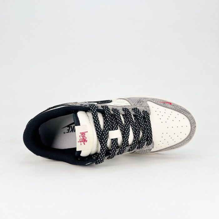 NIKE SB DUNK LOW X STUSSY SNAKE YEAR LIMITED EDITION WHITE BLACK GRAY SMALL HOOK STARS XF8698 048 - Image 4