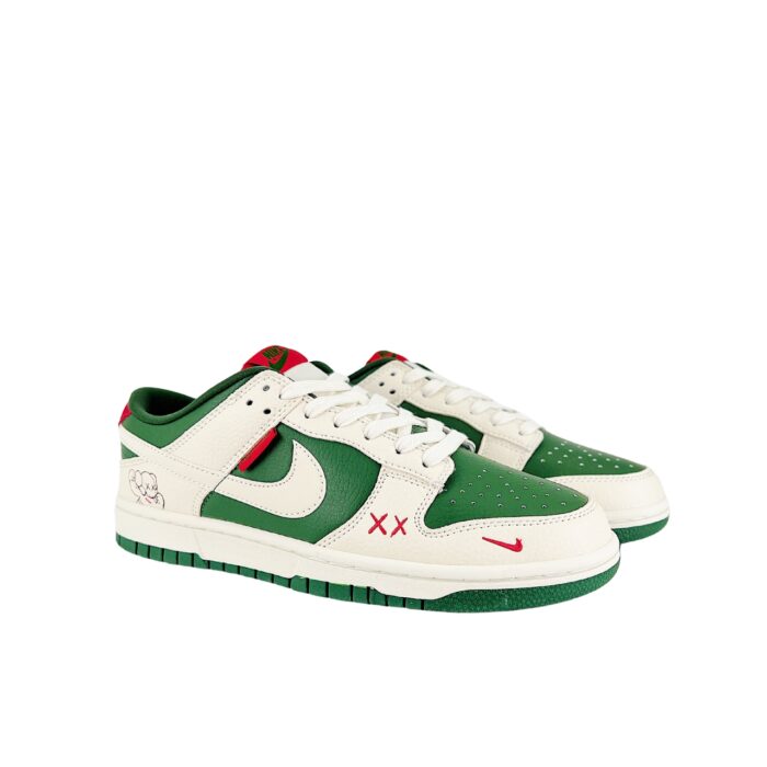 NIKE SB DUNK LOW X SUPREME WHITE PINE GREEN