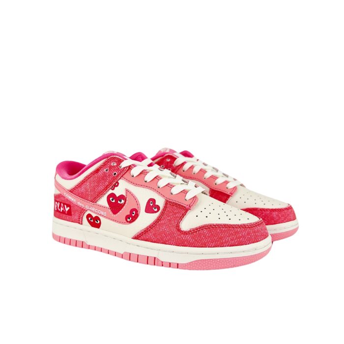 NIKE SB DUNK LOW X COMME DES GARÇONS PLAY PINK HEARTS