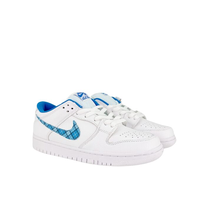 NIKE SB DUNK LOW PRO NICOLE HAUSE UNIVERSITY BLUE TRIPLE WHITE FZ8802 100