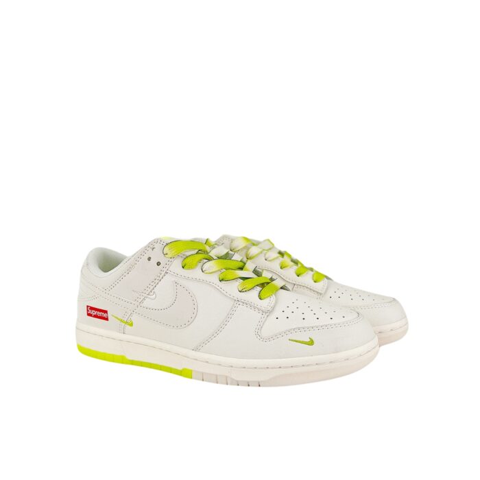 NIKE SB DUNK LOW X SUPREME WHITE LIGHT GREEN SMALL HOOKS BB8675 109