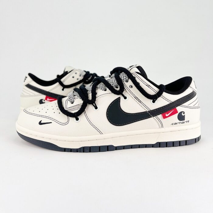 NIKE SB DUNK LOW WHITE AND BLACK - Image 3