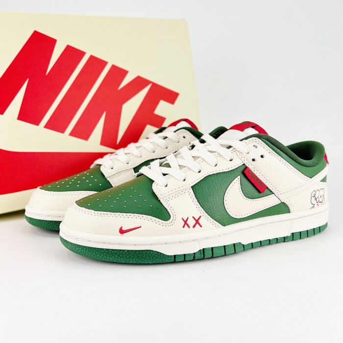 NIKE SB DUNK LOW X SUPREME WHITE PINE GREEN - Image 2