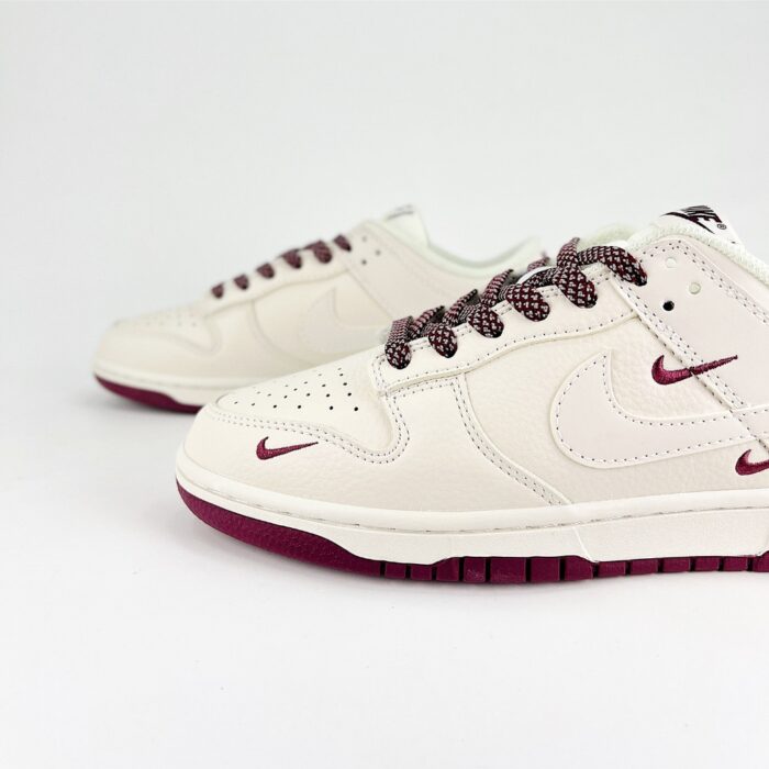 NIKE DUNK LOW MINI SWOOSH CREAM BURGUNDY - Image 4