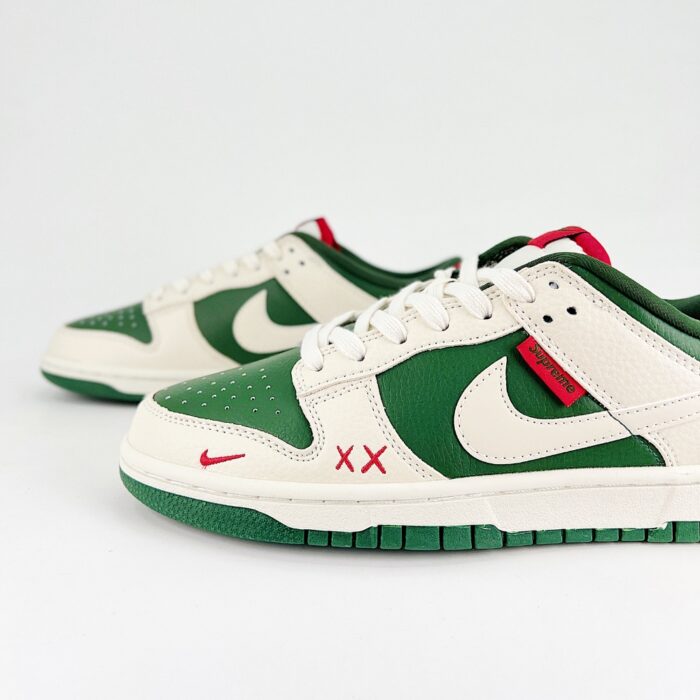 NIKE SB DUNK LOW X SUPREME WHITE PINE GREEN - Image 6