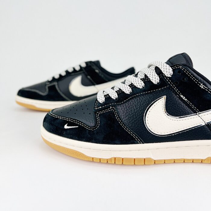 NIKE SB DUNK LOW X STUSSY BLACK WHITE - Image 4