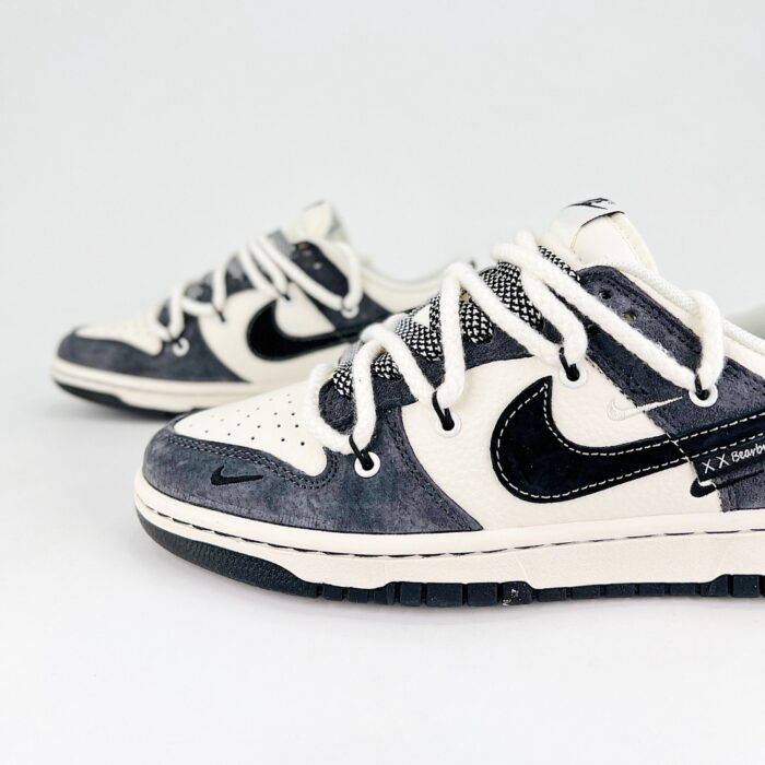 NIKE SB DUNK LOW X BEARBRICK BLACK WHITE - Image 4