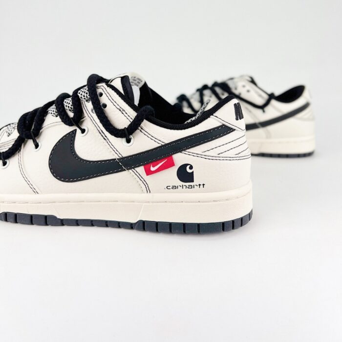 NIKE SB DUNK LOW WHITE AND BLACK - Image 5