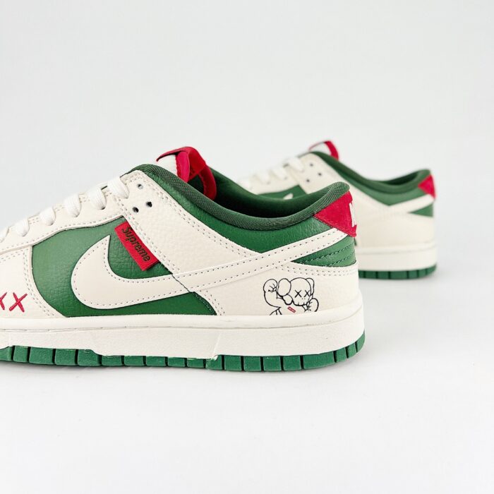 NIKE SB DUNK LOW X SUPREME WHITE PINE GREEN - Image 5