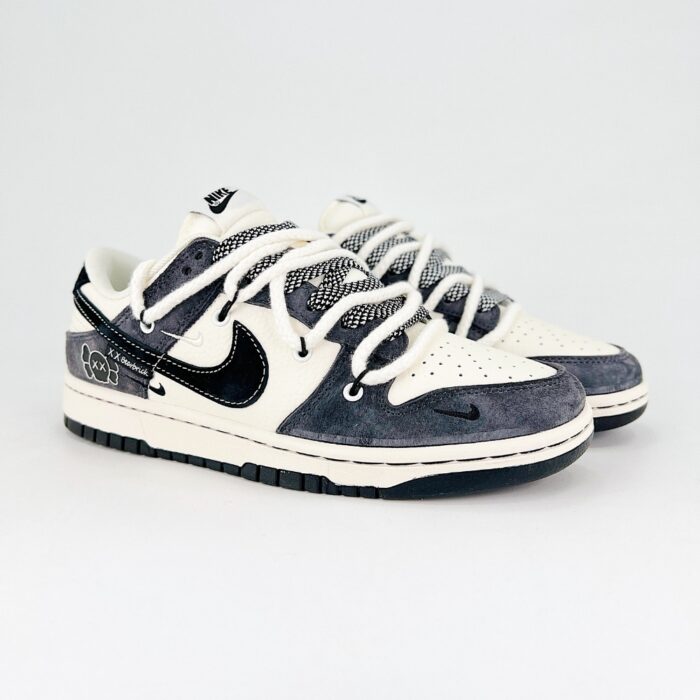 NIKE SB DUNK LOW X BEARBRICK BLACK WHITE - Image 3