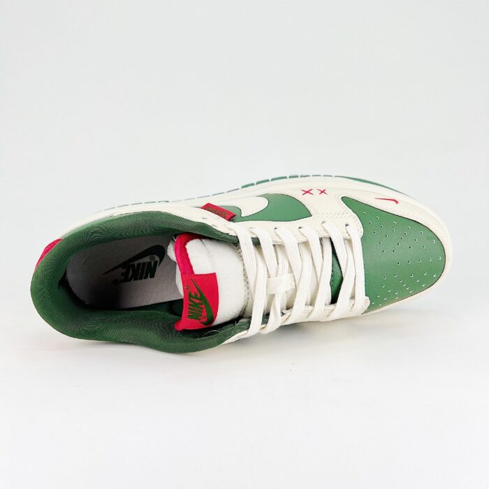 NIKE SB DUNK LOW X SUPREME WHITE PINE GREEN - Image 4