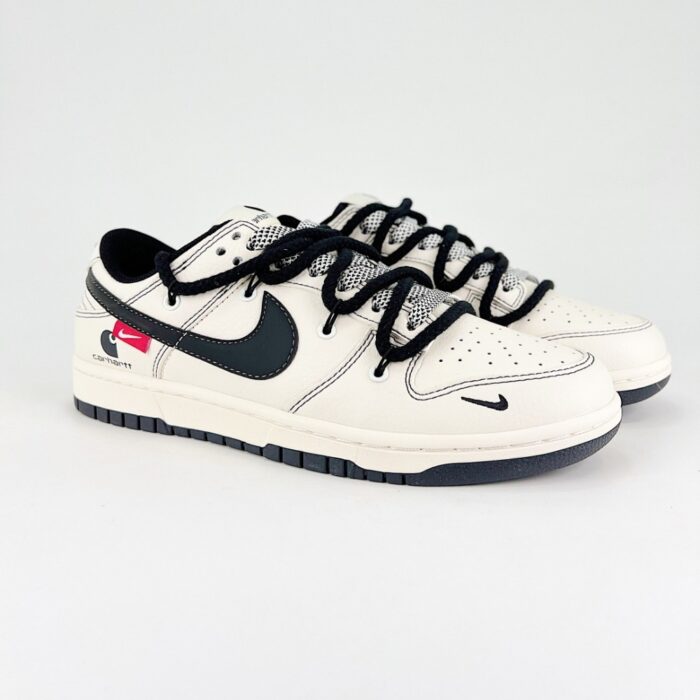 NIKE SB DUNK LOW WHITE AND BLACK - Image 2