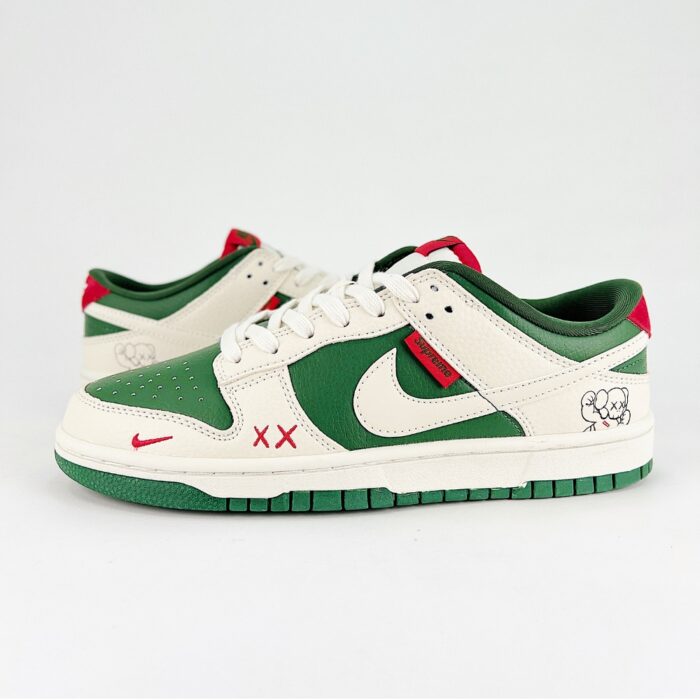 NIKE SB DUNK LOW X SUPREME WHITE PINE GREEN - Image 3