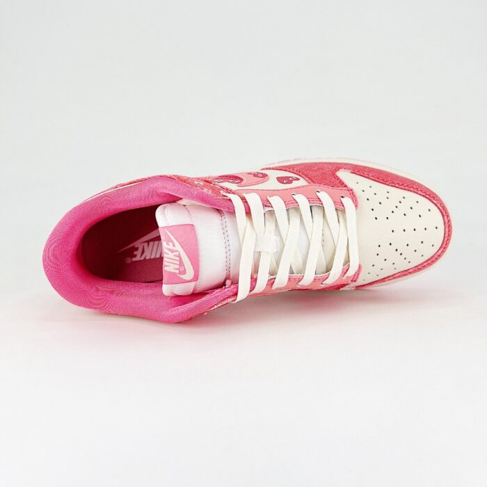 NIKE SB DUNK LOW X COMME DES GARÇONS PLAY PINK HEARTS - Image 6